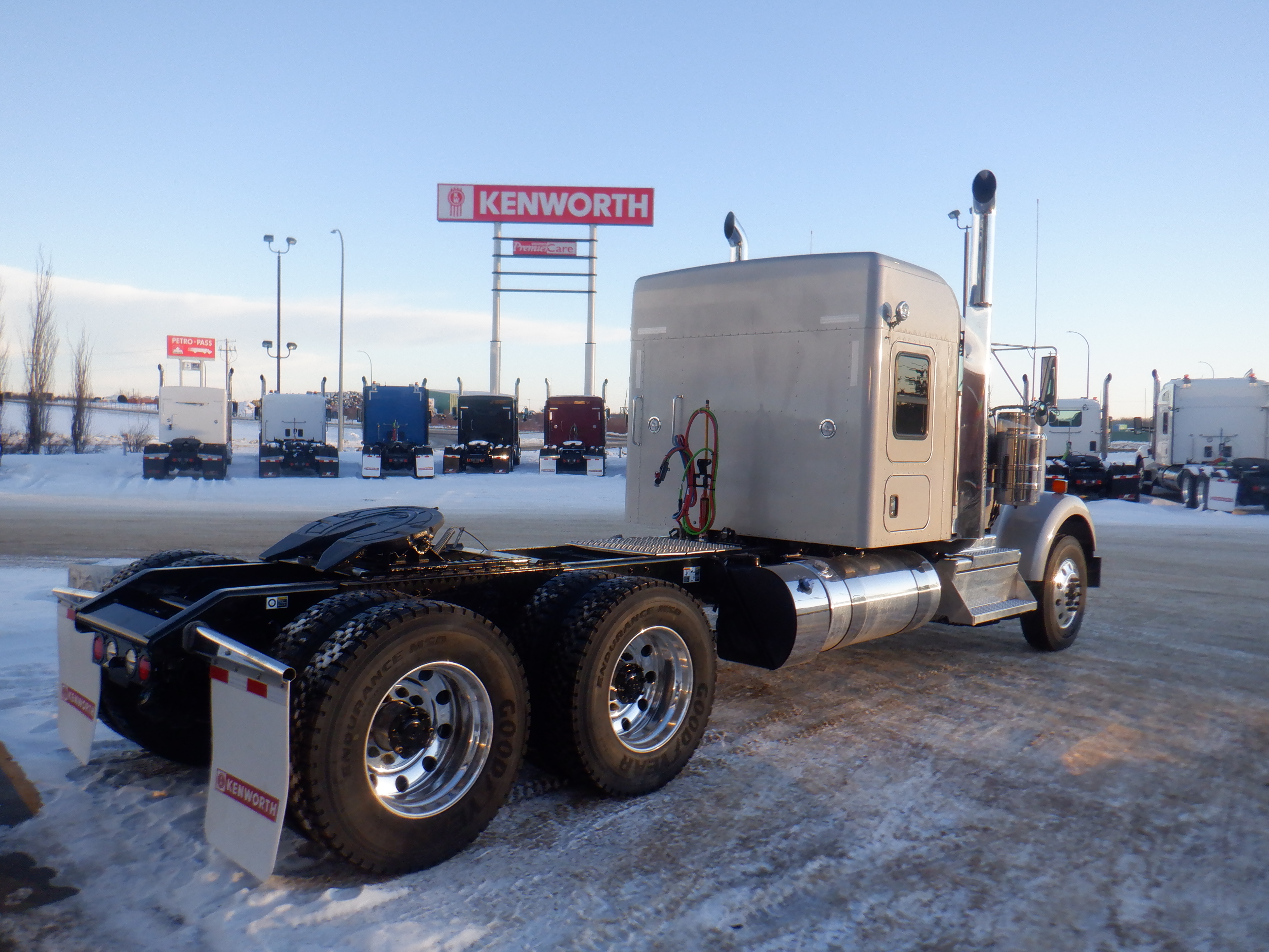 KENWORTH W900B #SR983438